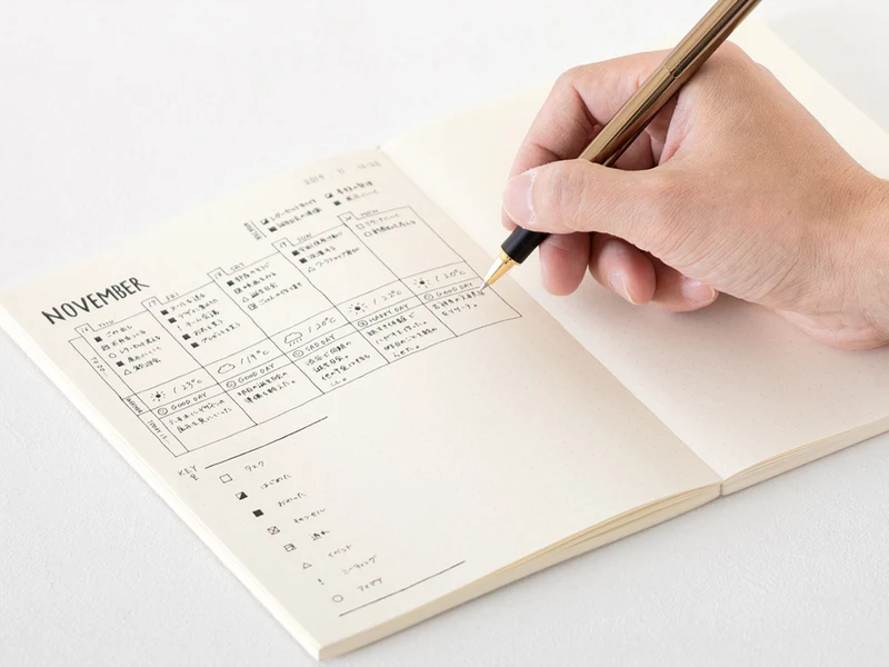MD Notebook Journal -A5 - Dot Grid